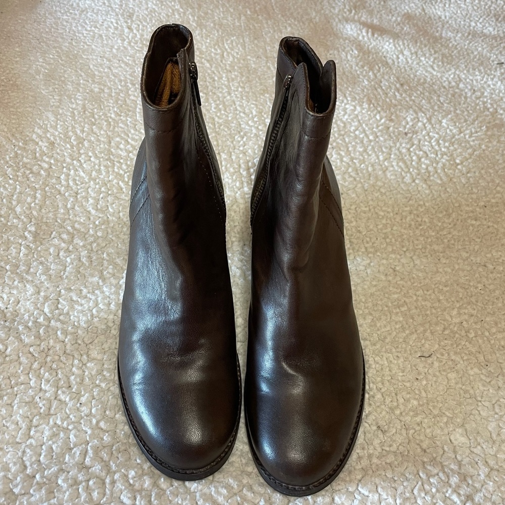 Frye shortie boots, dark brown, 3 inch heels.